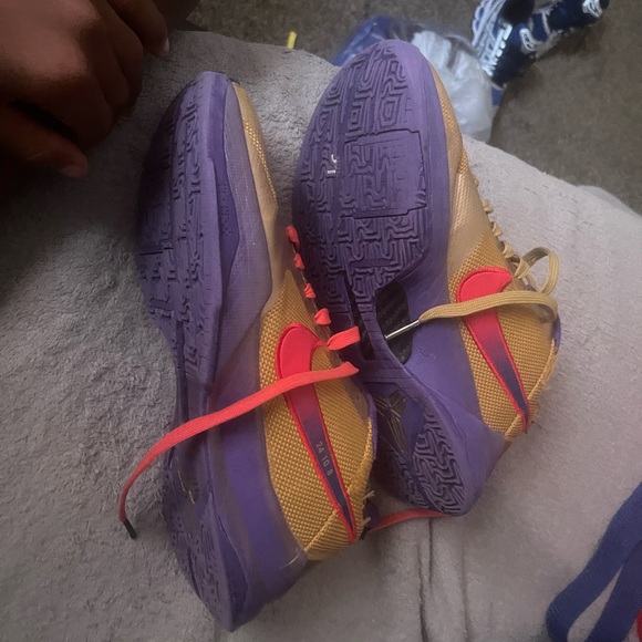 Kobe 5 undefeated us 8